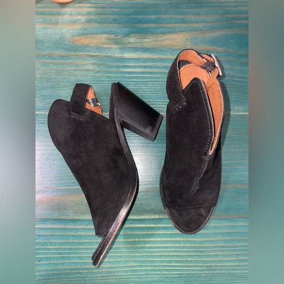 Frye Courtney Slingback Block Heel Peep Toe Suede Sandal - Picture 2 of 8